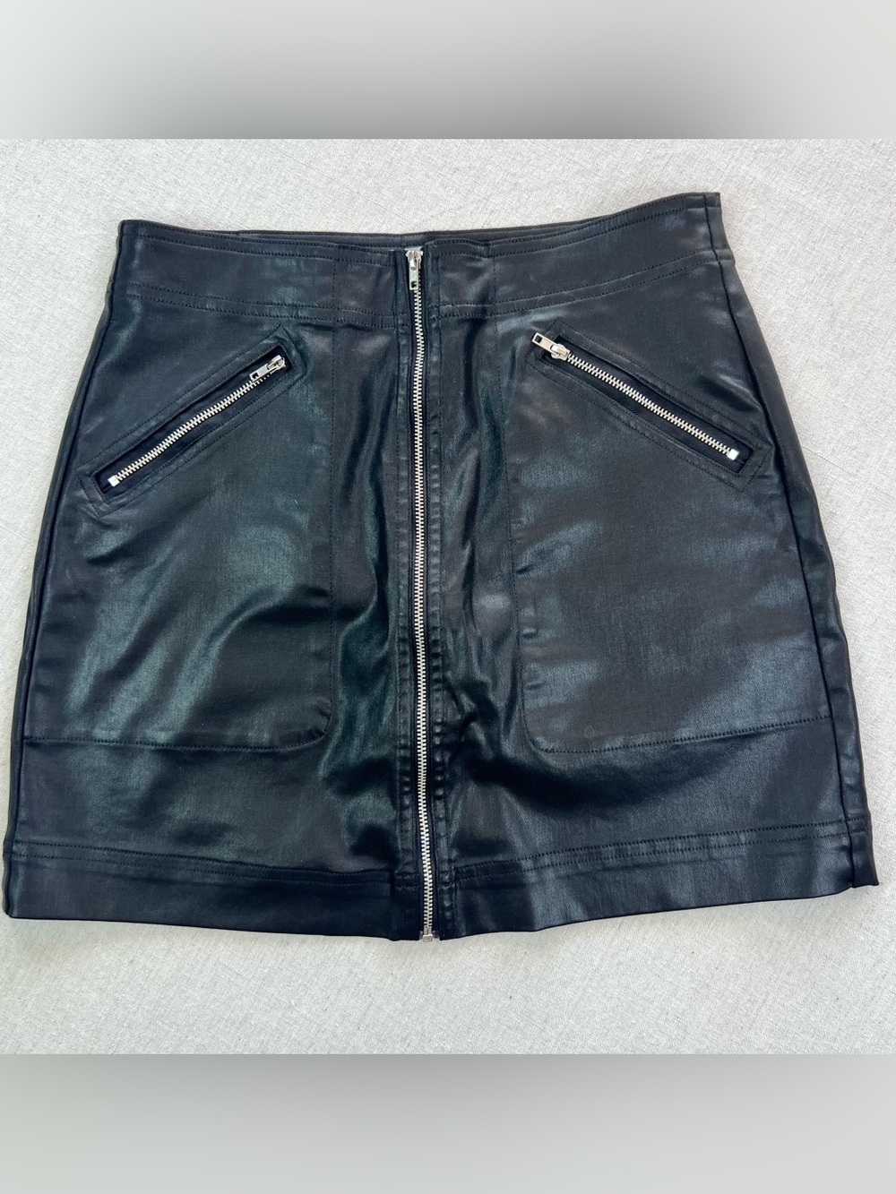 Women’s Black Faux Leather 90’s Gothic Edgy Zip-Front Mini Skirt - Size 26